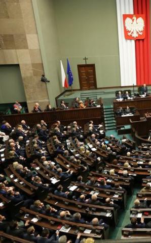 Za pierwszy dzień posiedzenia rozpoczynającego VIII kadencję Sejmu