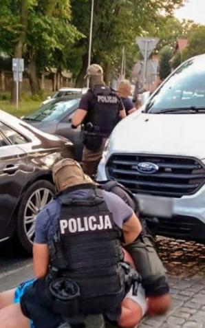 [VIDEO] Spektakularne działania policji w centrum Zielonej Góry. Zatrzymani pięć osób