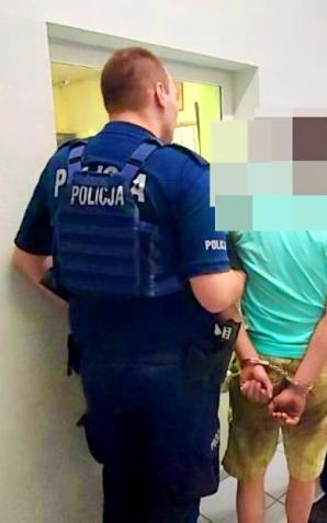 Przewrócił się wraz z dzieckiem na chodniku. Miał ponad 2 promile alkoholu w organizmie