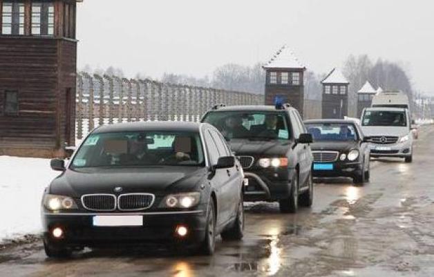 Po wypadku kolumny rządowej: 21-letni kierowca seicento usłyszał zarzuty