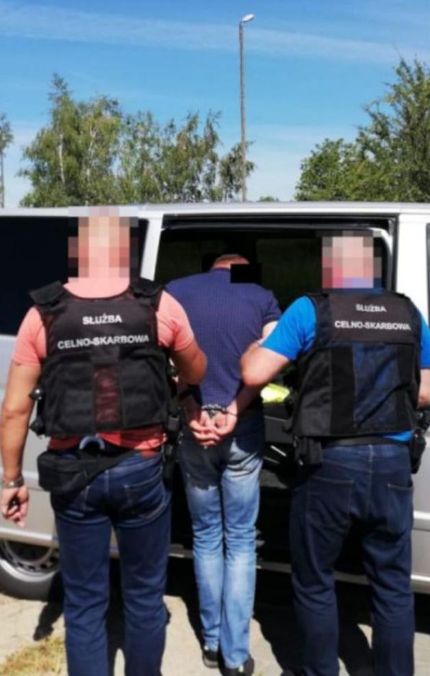 [VIDEO] Uderzenie w „mafię paliwową” - 3 podejrzanych o „zbrodnię fakturową”