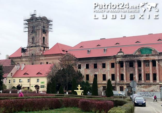 [VIDEO] Po pożarze ruszyła odbudowa wieży zamkowej w Żarach