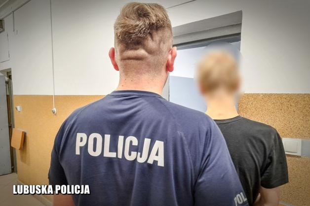  Zero tolerancji dla ataków na policjantów. Agresywny 18-latek próbował ugodzić nożem funkcjonariuszy